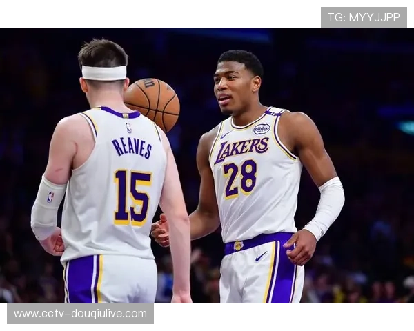 湖人防守崩盘败因:锋线无限换防瓦解东契奇体系 湖人防守崩盘败因:锋线无限换防瓦解东契奇体系